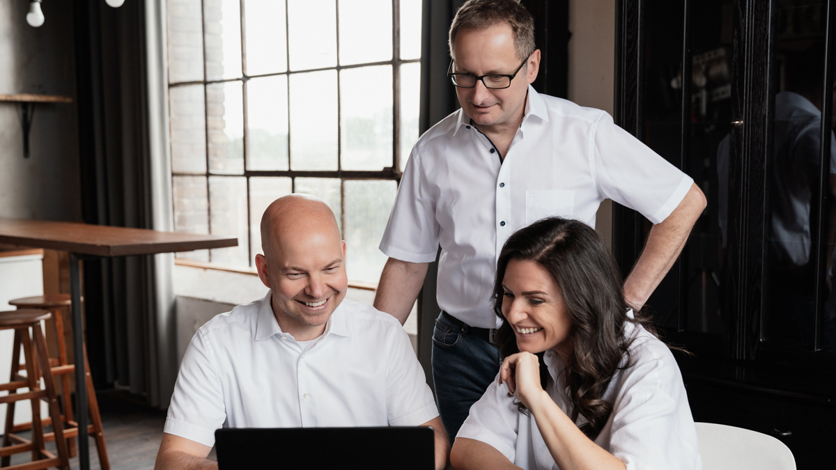 Marcel Lellig, Jasmin Roth und Andreas Spielmann von der Finest People GmbH